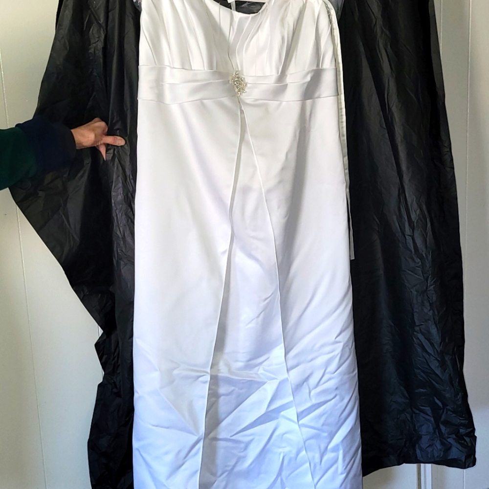 Plus size wedding gown
